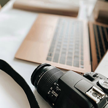 【震撼调查】当红小生疑似暗中联络海外势力，其操作手法与幕后交易引人深思！